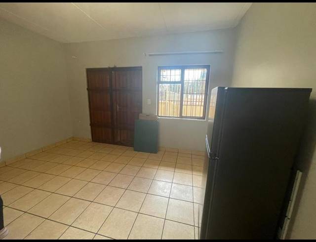 2 BEDROOM PROPERTY TO RENT IN BULT WEST